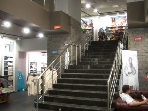 Photo 6 of 10 from REAL – M