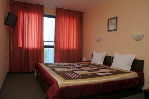 Photo 2 of 4 from Motel Formula 1