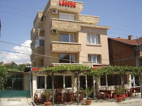Photo 2 of 8 from Hotel Laguna Kraimorie