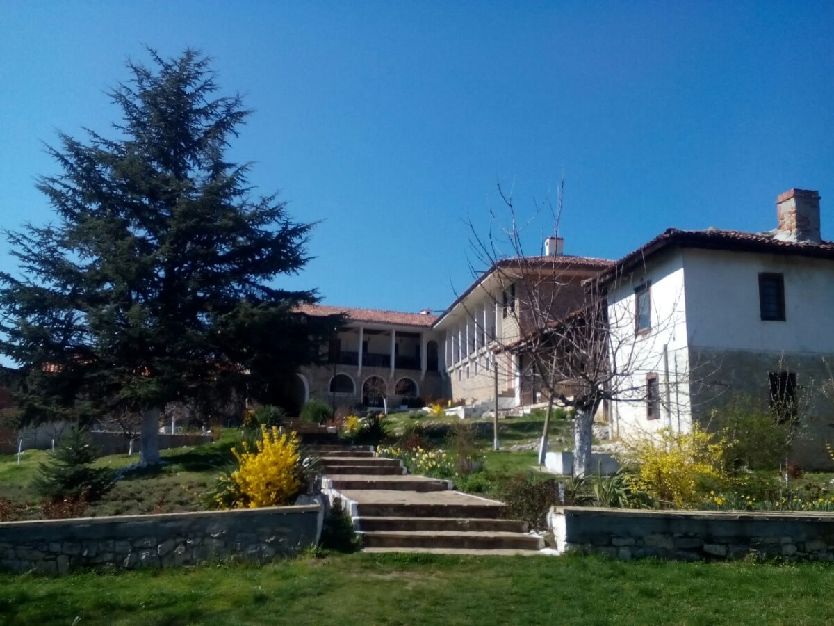 Chirpan: Peyo Yavorov House, Nikola Manev Gallery and Zlatna Livada Monastery