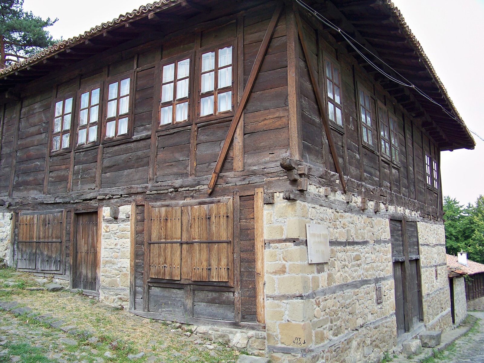 Daskalolivnitsa and Hilarion Makariopolski House, Elena