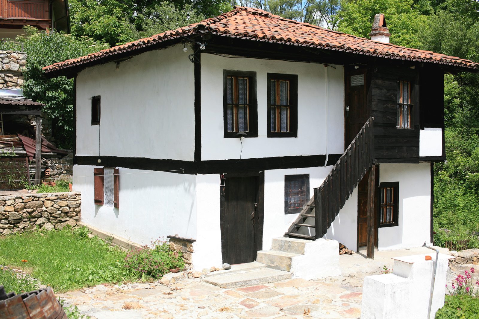 Kadrafil Peak and Colonel Serafimov House, Svezhen