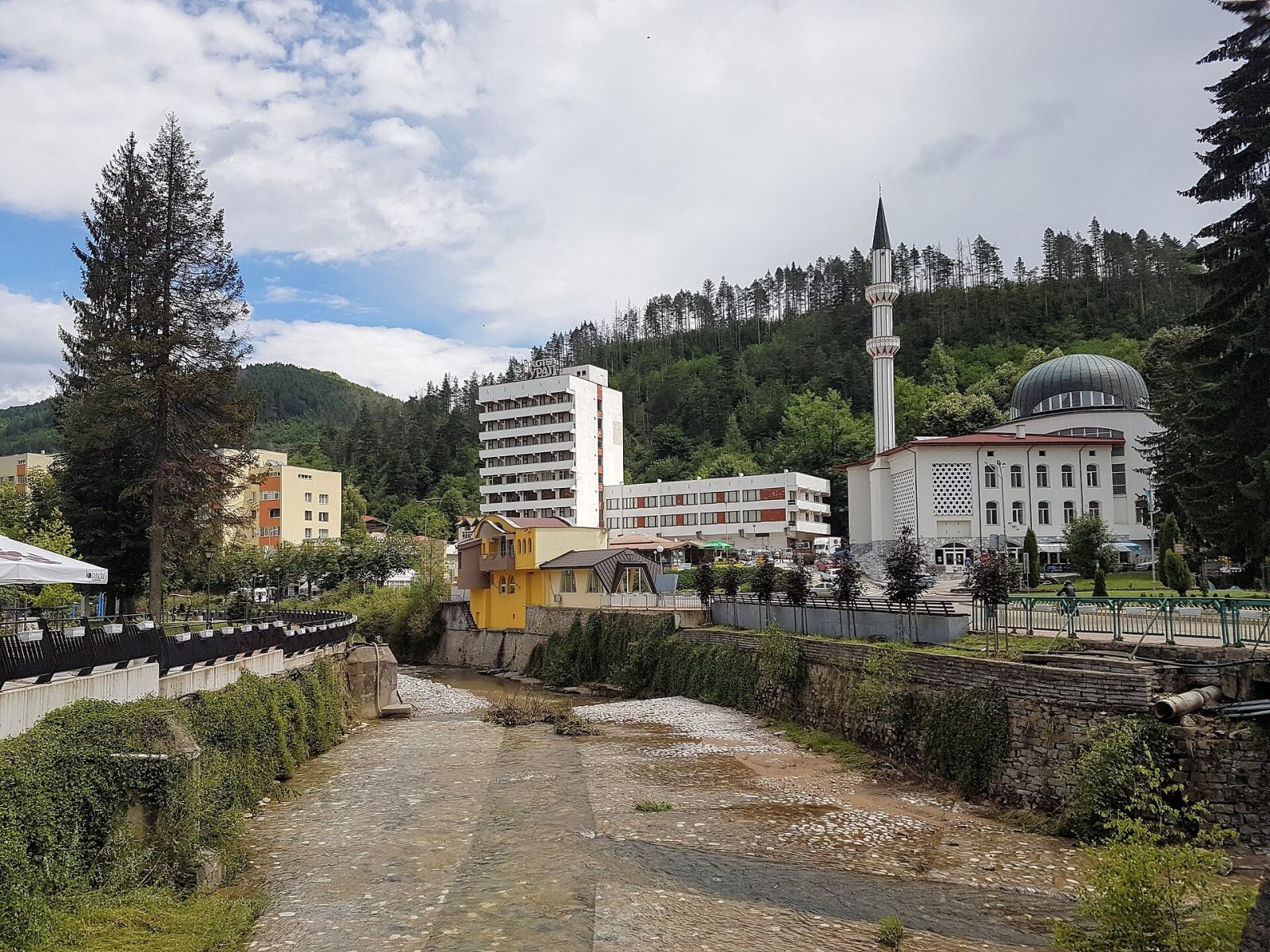 Rhodope Crystal Hall and Sharenka Cave, Madan