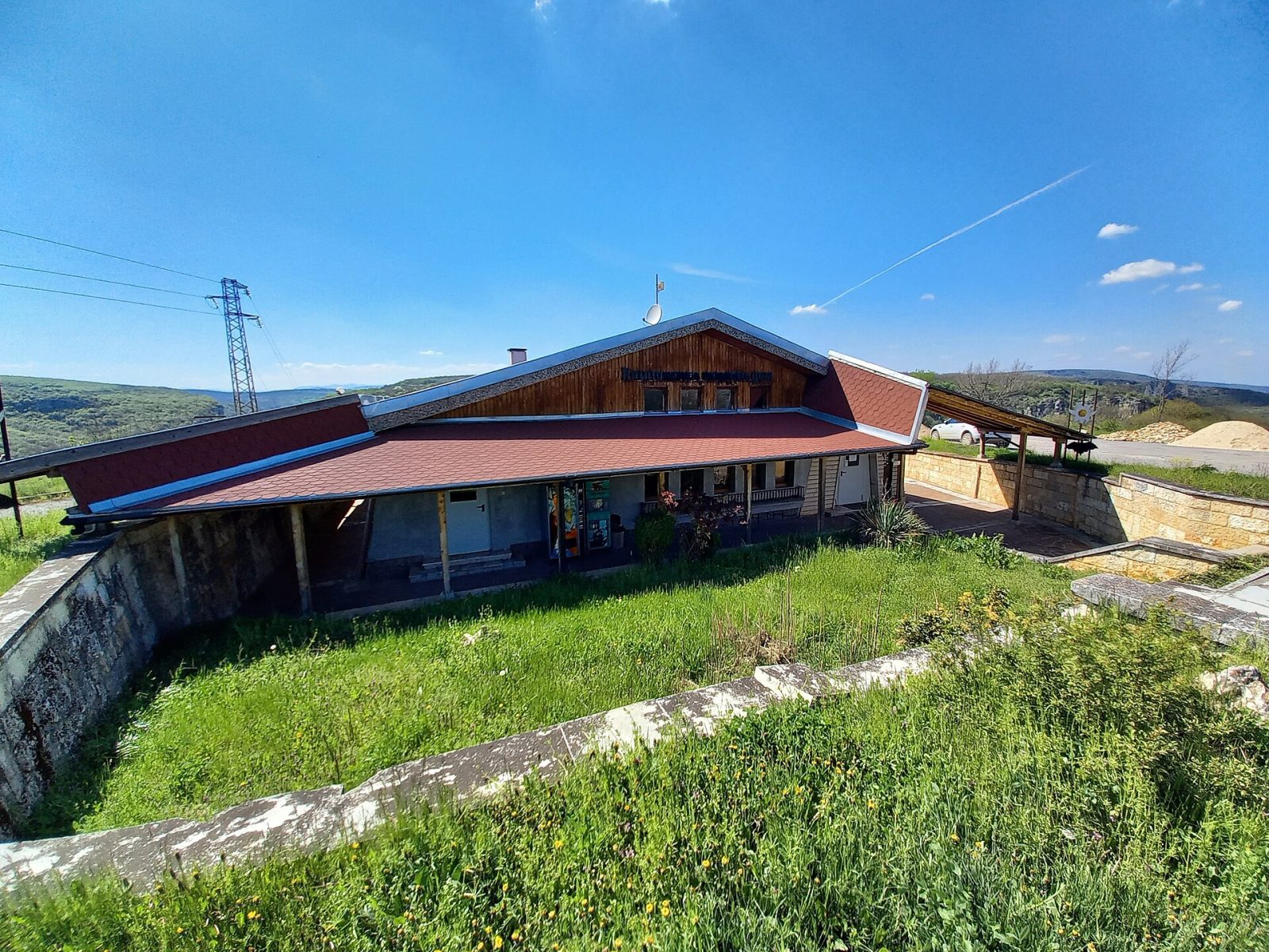 National Cave House, Karlukovo