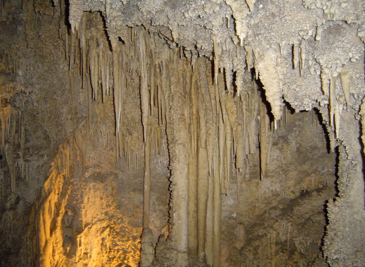 Uhlovitsa Cave and Agushevi Konatsi